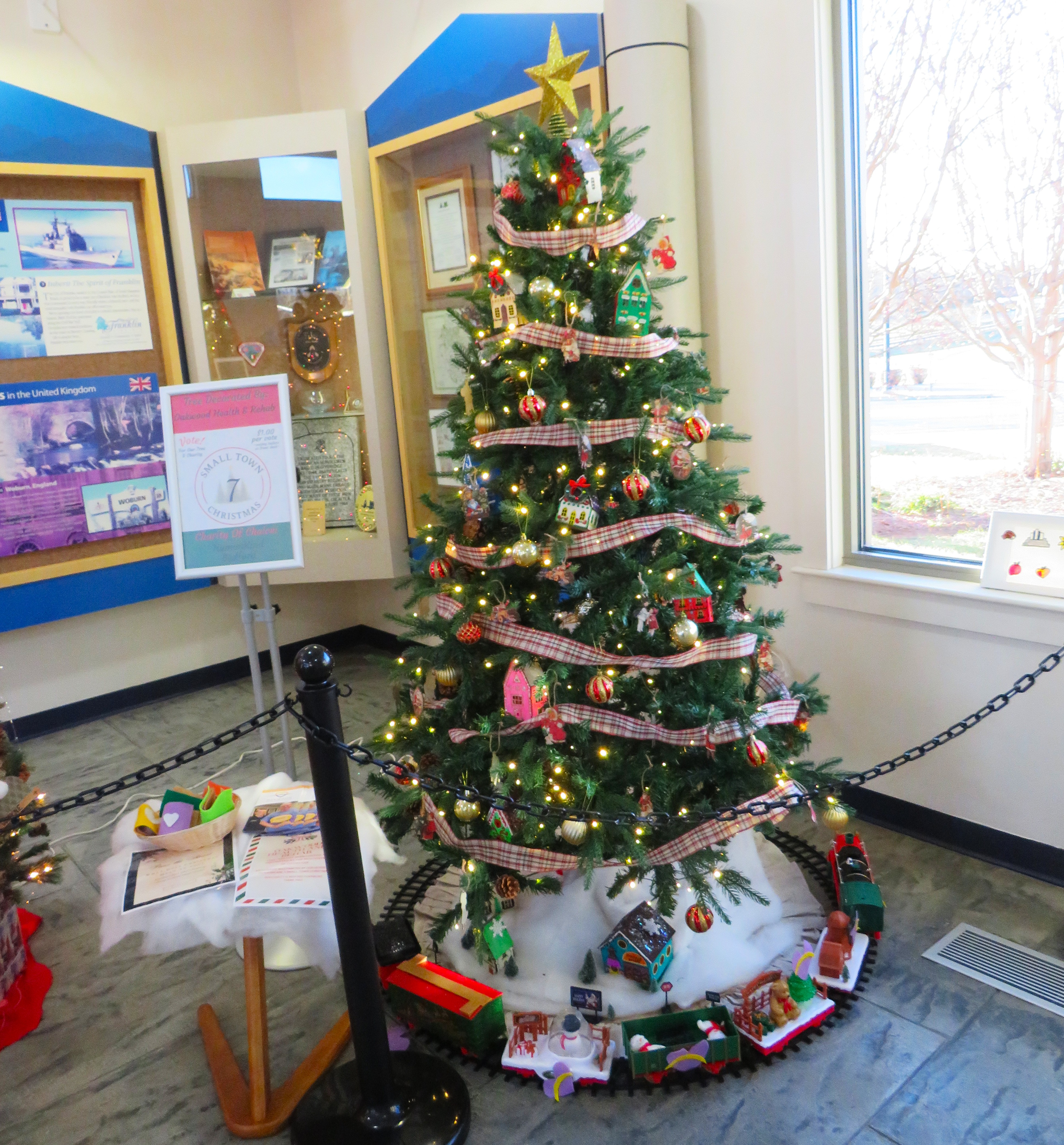 The Train Around the Christmas Tree – John Cowgill: Stories of the Railroad